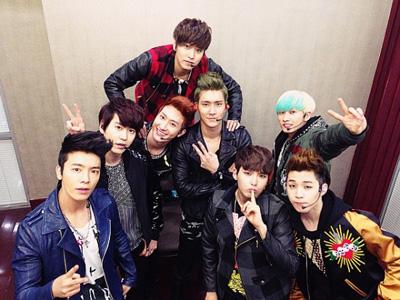 Wah, Super Junior-M dan Backstreet Boys Berfoto Bersama di China
